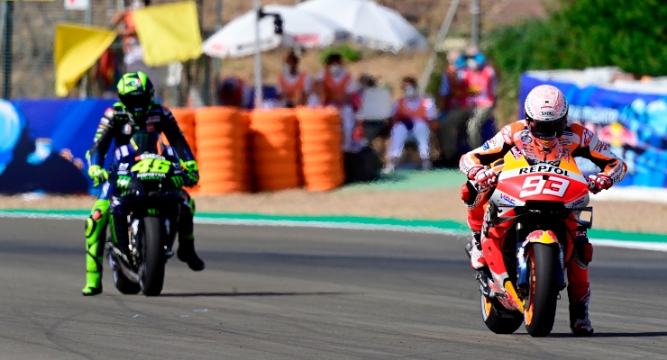 Valentino Rossi e Marc Marquez in pista (Getty Images)