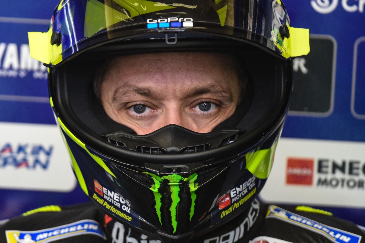 Valentino Rossi nel box Yamaha (Getty Images)