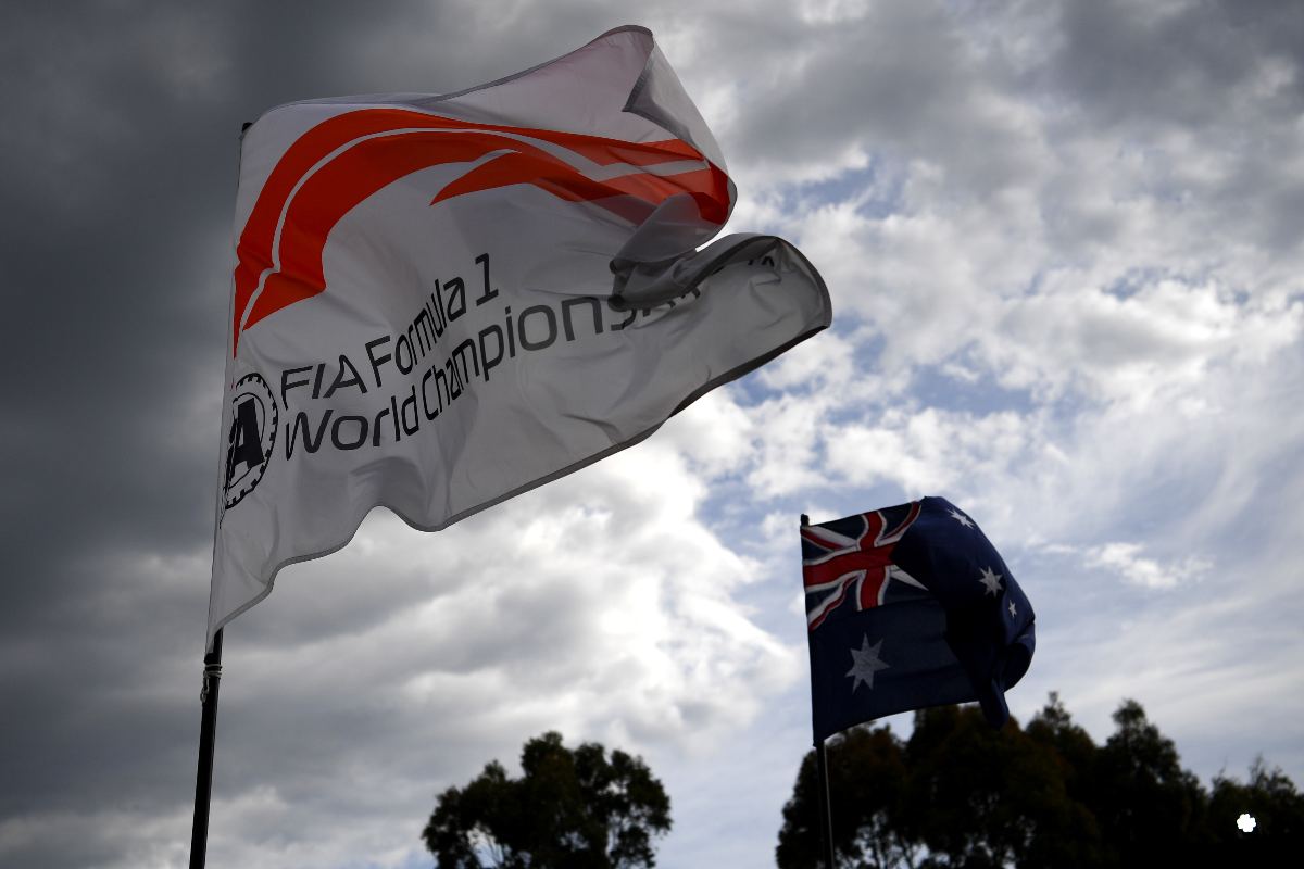 La bandiera della Formula 1 nel paddock del Gran Premio d'Australia a Melbourne