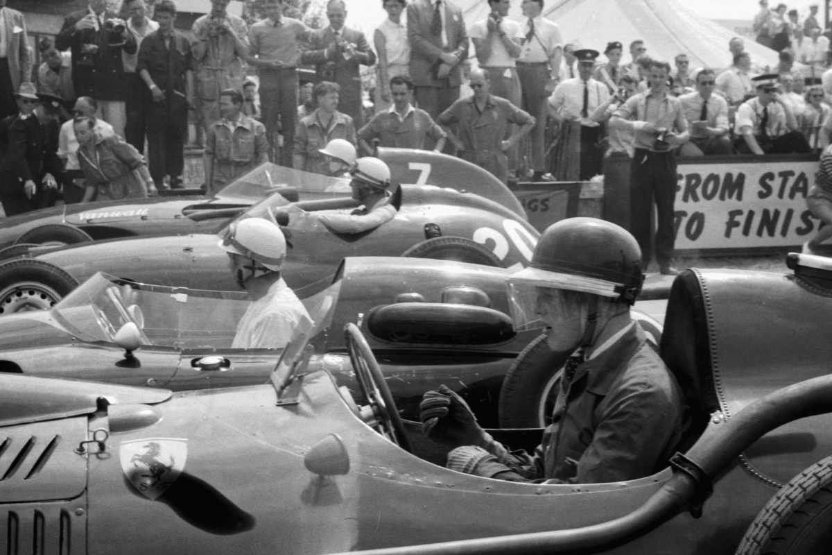 Mike Hawthorn nel 1958, ai tempi in cui correva con la Ferrari del direttore sportivo Romolo Tavoni