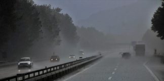 Pioggia in autostrada