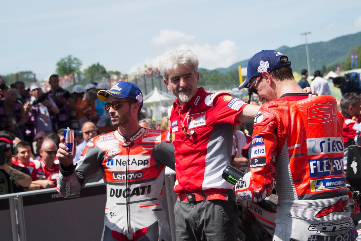 Andrea Dovizioso, Gigi Dall'Igna e Jorge Lorenzo (Getty Images)