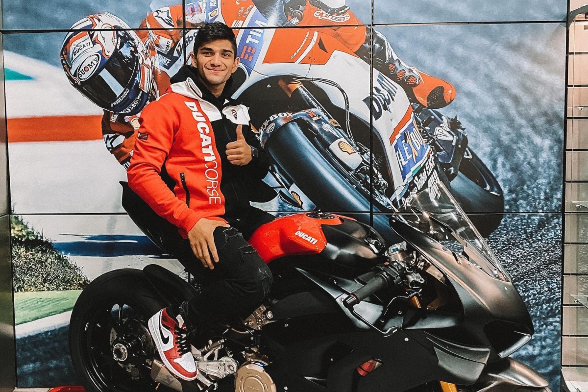 Jorge Martin a cavallo della Ducati Panigale V4 (Facebook)