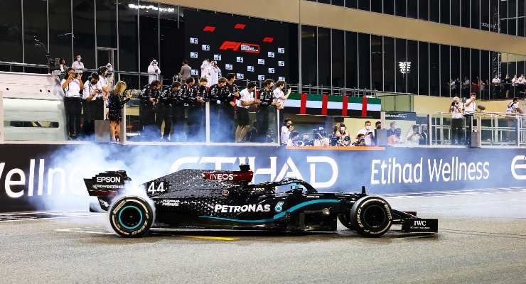 Lewis Hamilton alla guida della sua Mercedes (Getty Images)