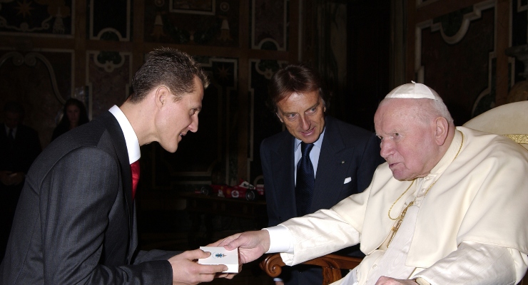 Michael Schumacher, Luca Cordero di Montezemolo e Papa Giovanni Paolo II (Getty Images)