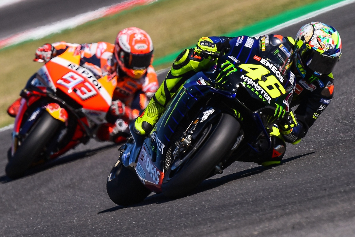 Valentino Rossi e Marc Marquez in pista (Getty Images)