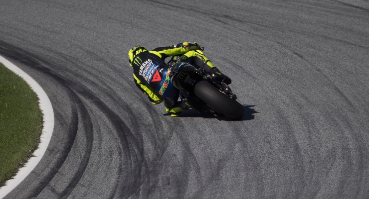 Valentino Rossi in pista con la M1 (Getty Images)