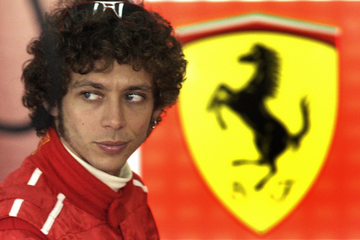 Valentino Rossi nel box Ferrari (Getty Images)