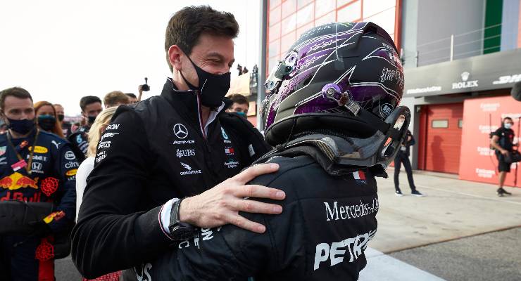 Toto Wolff e Lewis Hamilton