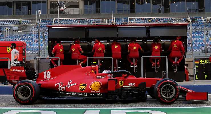 La Ferrari di Charles Leclerc ai box