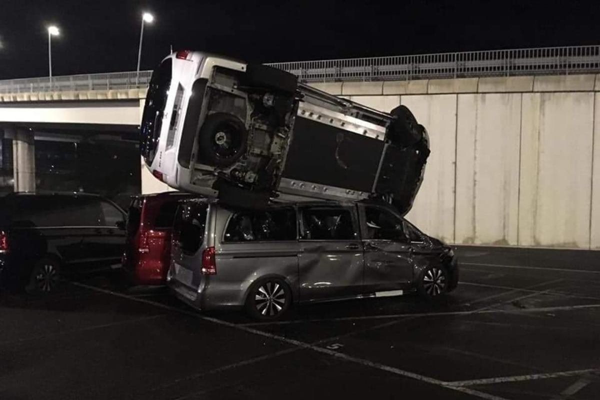Due furgoni Mercedes distrutti dall'ex operaio licenziato a Vitoria, in Spagna