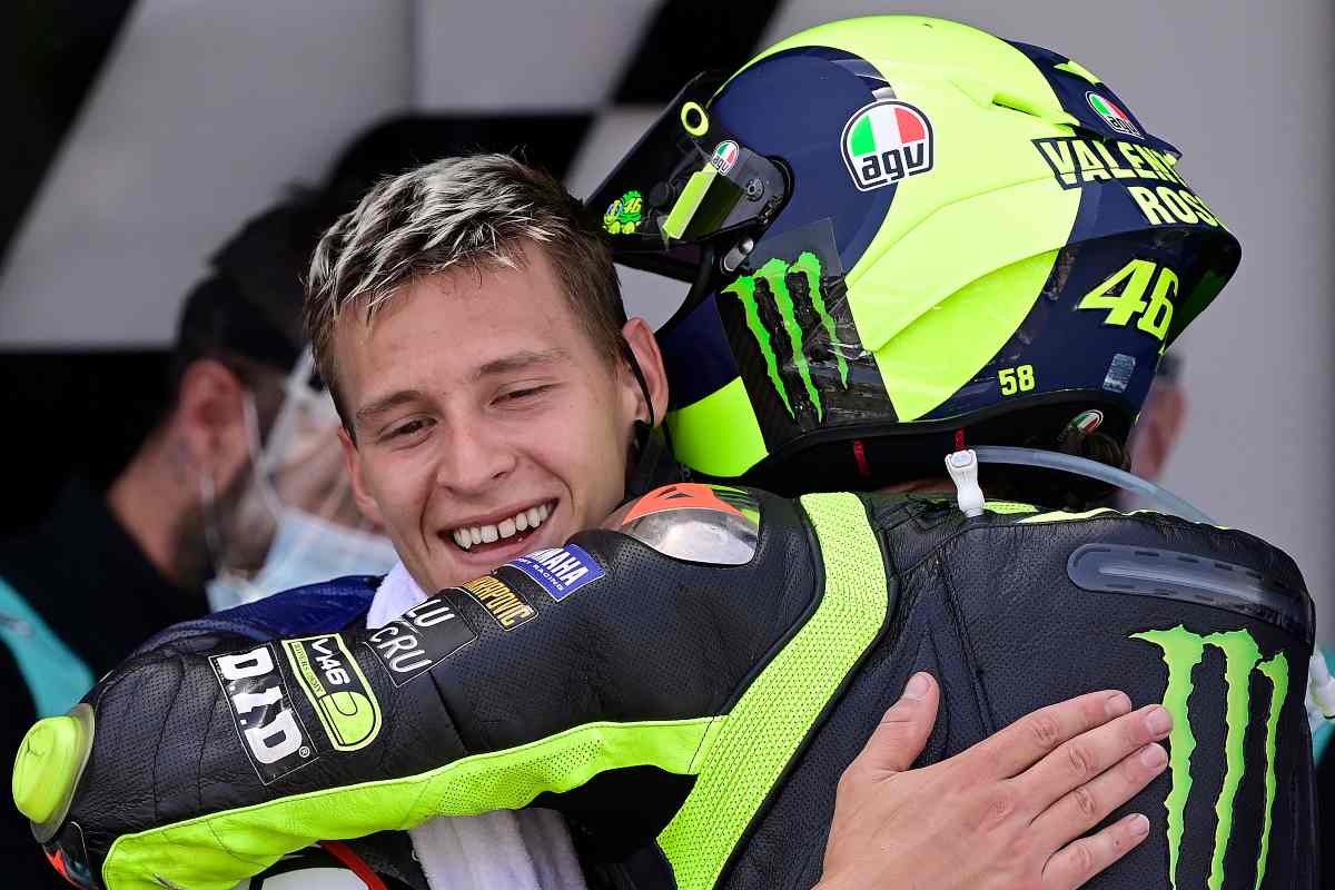 Valentino Rossi festeggia la vittoria di Fabio Quartararo a Jerez