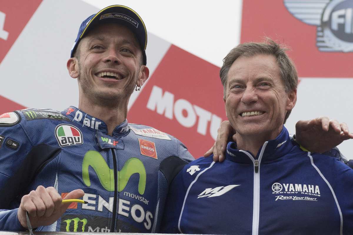 Valentino Rossi con il direttore generale della Yamaha, Lin Jarvis