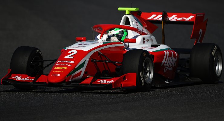 Frederik Vesti in pista sulla sua vettura del team Prema in Formula 3