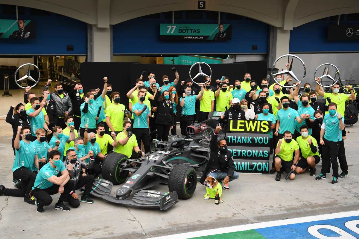 Lewis Hamilton e il Team Mercedes (Getty Images)