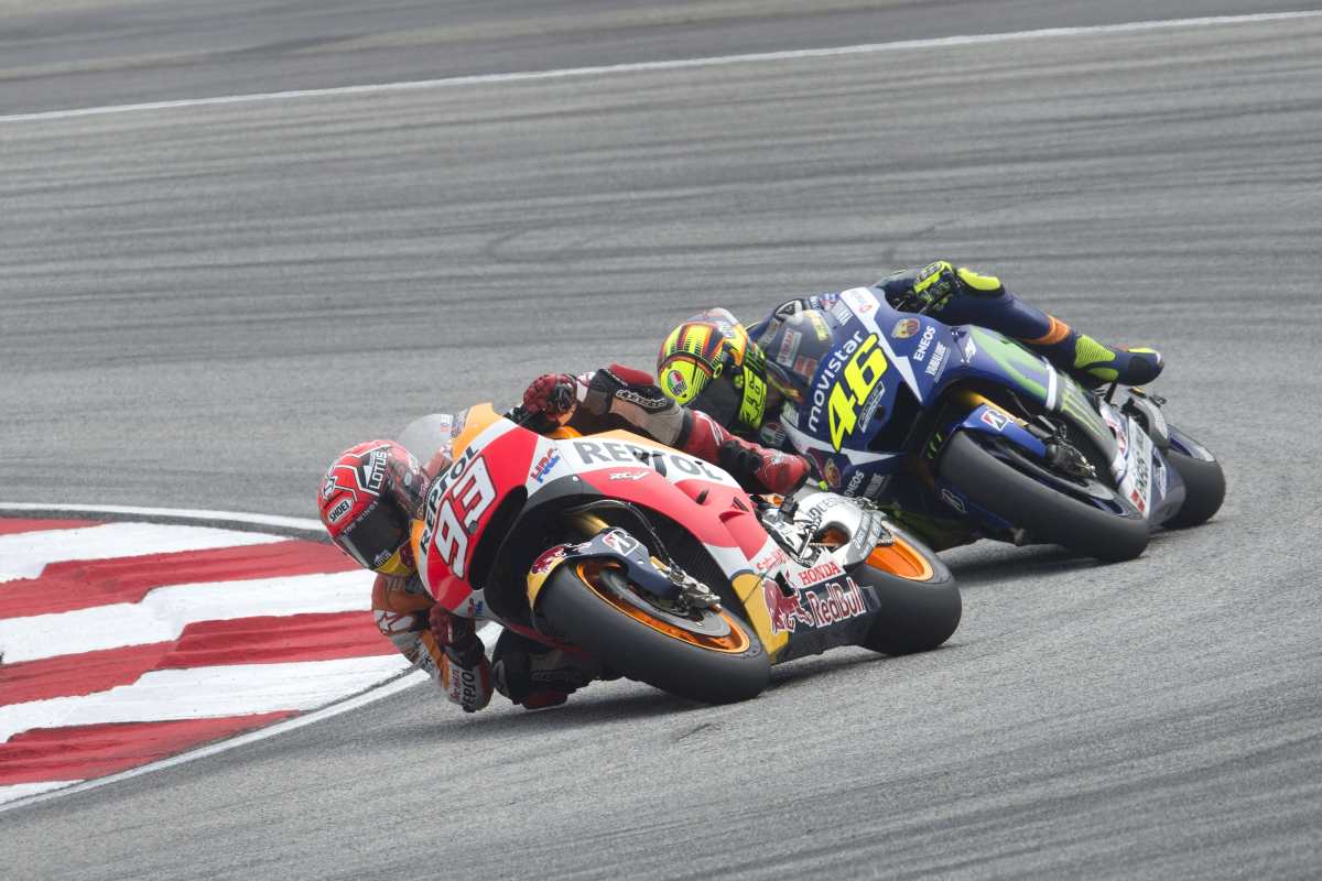 Valentino Rossi e Marc Marquez in pista (Getty Images)