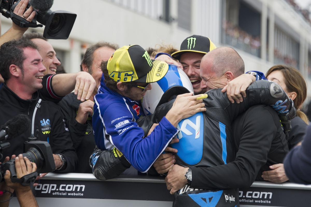Valentino Rossi e il Team VR46 (Getty Images)