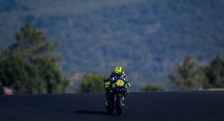 Valentino Rossi in pista con la M1 (Getty Images)