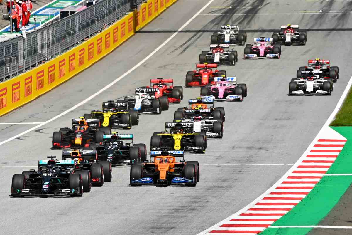 La partenza del Gran Premio di Stiria di F1 2020 al Red Bull Ring