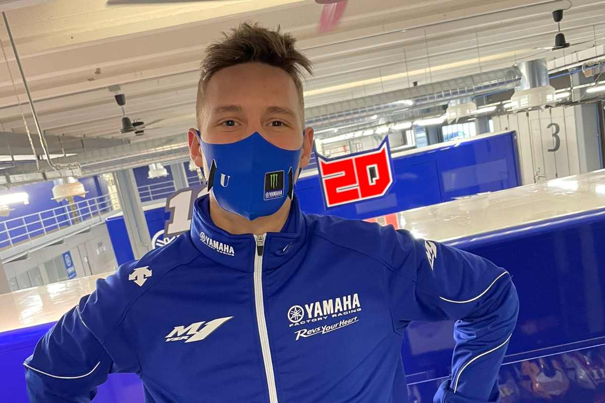 Fabio Quartararo con la divisa Yamaha ufficiale