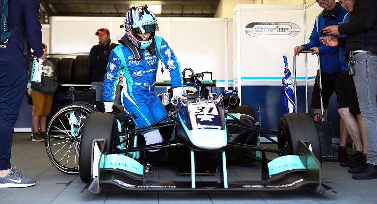 Billy Monger sale su una monoposto