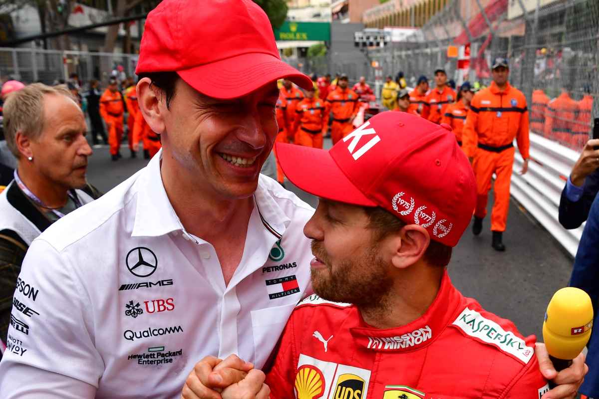 Il team principal della Mercedes, Toto Wolff, con Sebastian Vettel