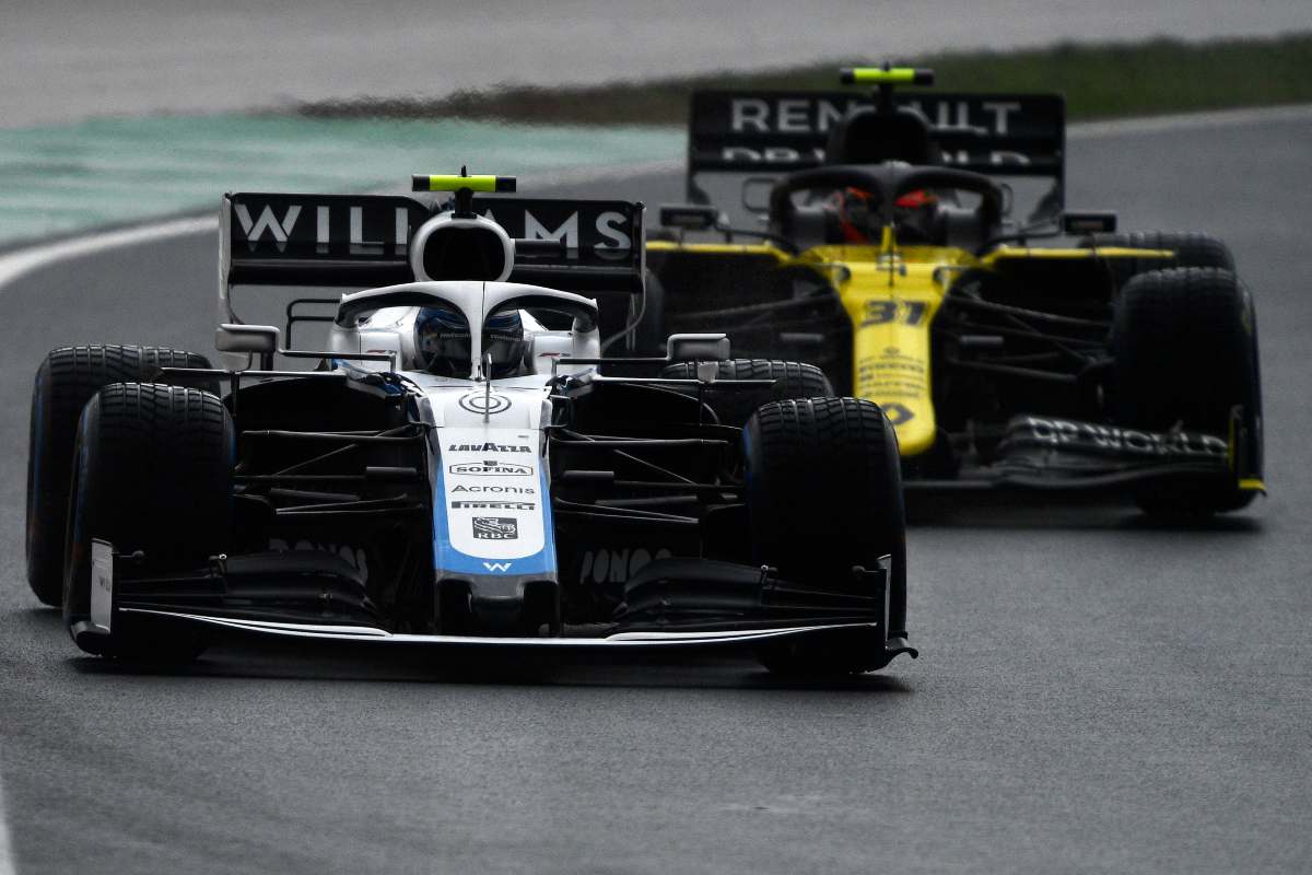 La Williams di Nicholas Latifi davanti alla Renault di Esteban Ocon