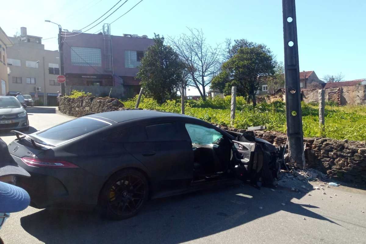 Mercedes di Sarr incidentata (JN.pt)