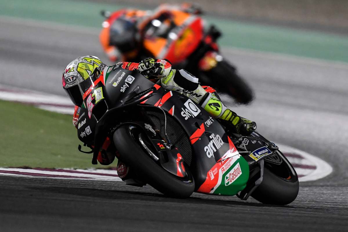 Aleix Espargarò in pista nel Gran Premio del Qatar di MotoGP 2021 a Losail