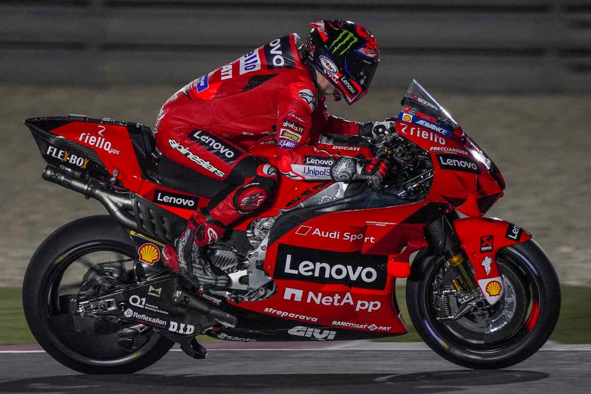 Pecco Bagnaia in pista nei test MotoGP in Qatar