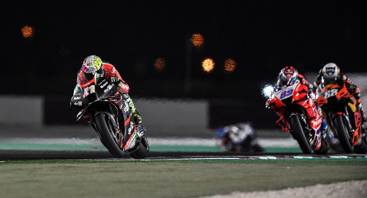 Aleix Espargarò in pista nel Gran Premio del Qatar di MotoGP 2021 a Losail