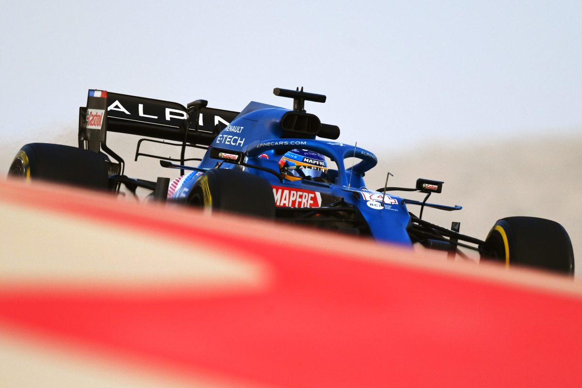 Fernando Alonso in pista sulla Alpine nei test F1 di Sakhir, in Bahrain