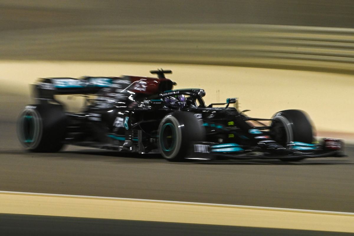 Lewis Hamilton in pista nei test F1 di Sakhir, in Bahrain