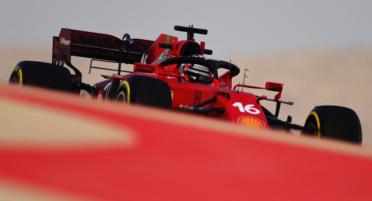 La Ferrari di Charles Leclerc in pista nei test F1 di Sakhir, in Bahrain