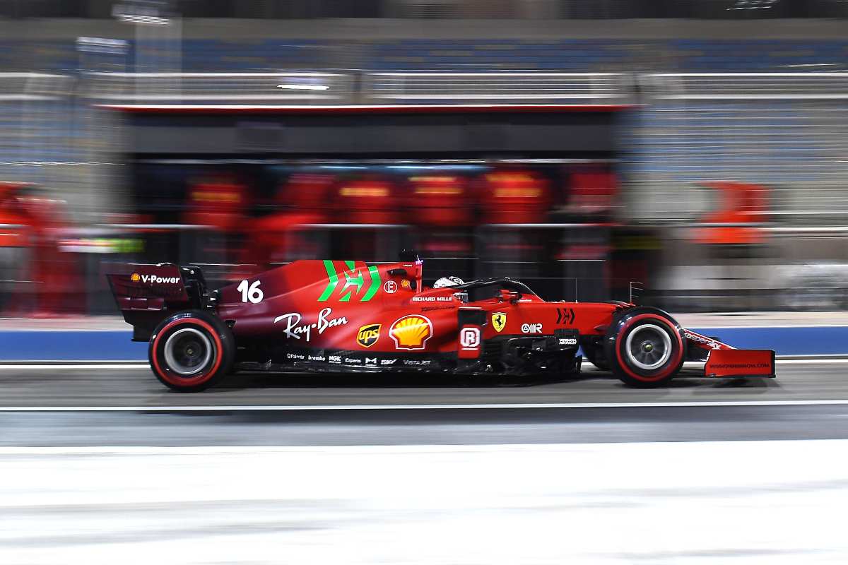 Charles Leclerc in corsia box nei test F1 di Sakhir, in Bahrain