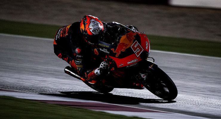 Jaume Masia sulla Red Bull Ktm Ajo nei test Moto3 di Losail, in Qatar