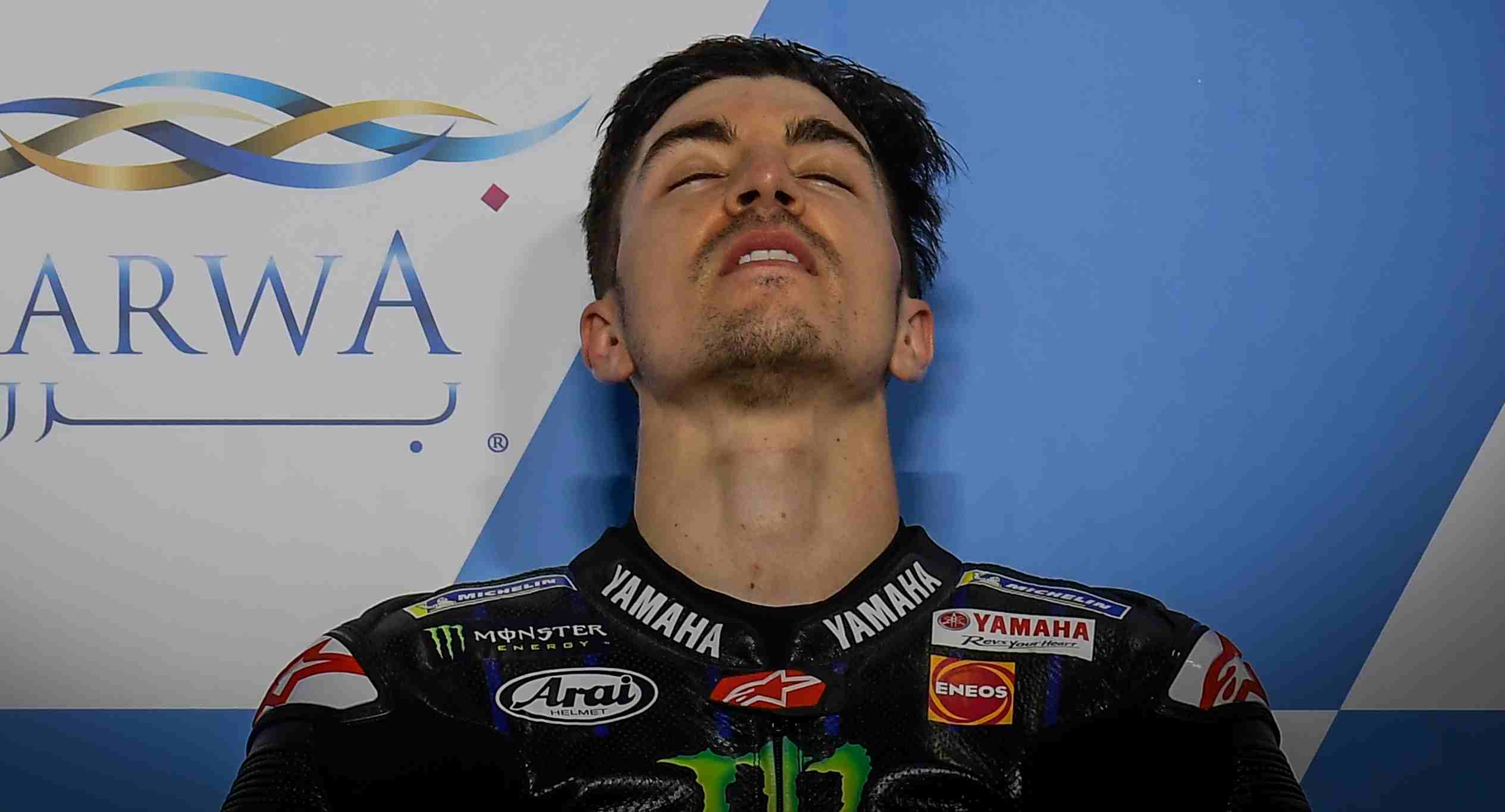 Maverick Vinales sul gradino più alto del podio del Gran Premio del Qatar di MotoGP 2021 a Losail