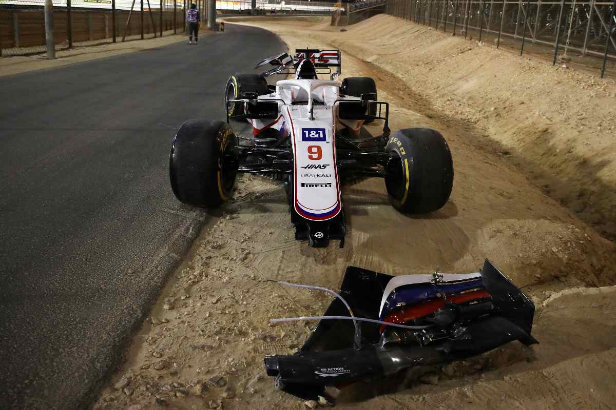 La Haas incidentata di Nikita Mazepin nel Gran Premio del Bahrain di F1 2021 a Sakhir
