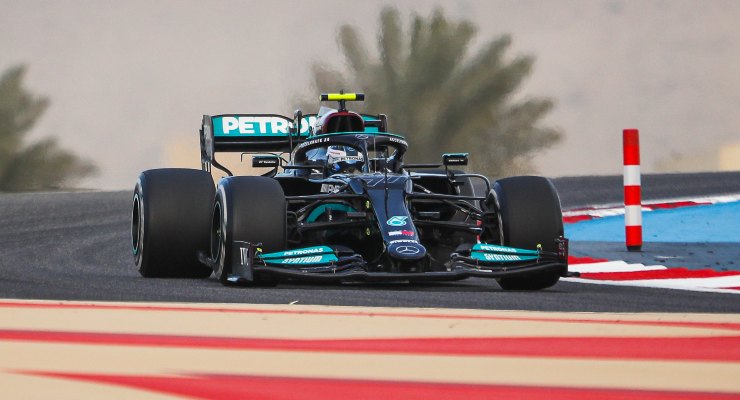 Valtteri Bottas in pista nei test F1 di Sakhir in Bahrain