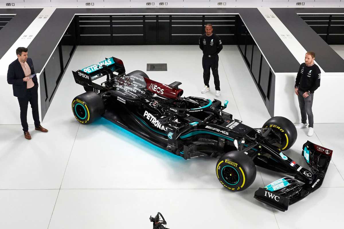 La presentazione della Mercedes W12 con il team principal Toto Wolff e i due piloti Lewis Hamilton e Valtteri Bottas