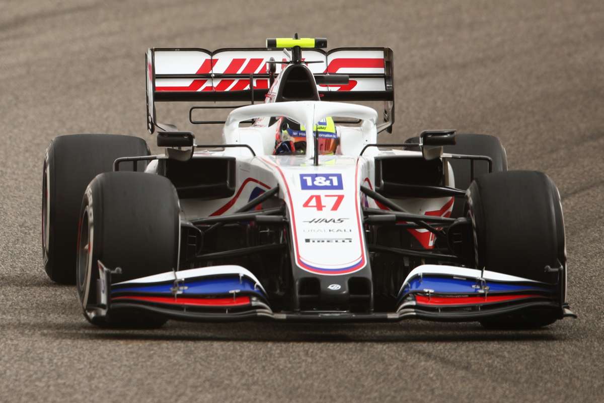 Mick Schumacher sulla Haas in pista nei test F1 a Sakhir, in Bahrain