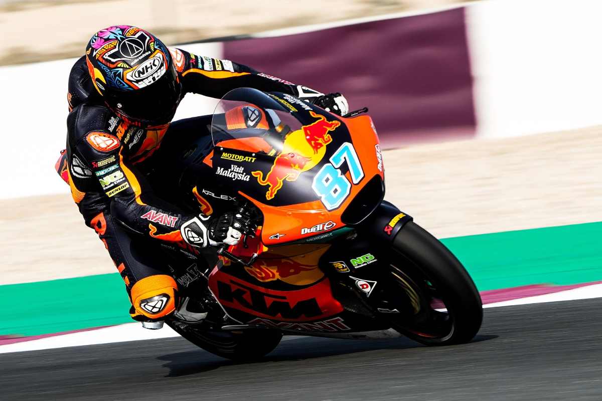 Remy Gardner sulla Ktm del team Red Bull Ajo nei test Moto2 di Losail, in Qatar