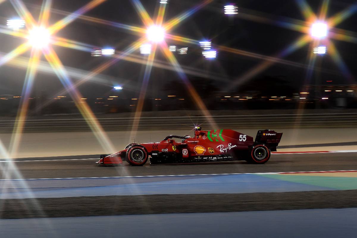 Carlos Sainz in pista nel Gran Premio del Bahrain di F1 2021 a Sakhir