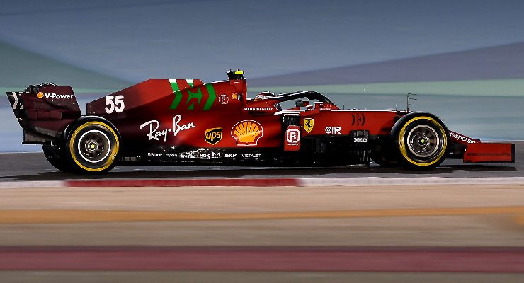 Carlos Sainz in pista nelle prove libere del Gran Premio del Bahrain di F1 2021 a Sakhir