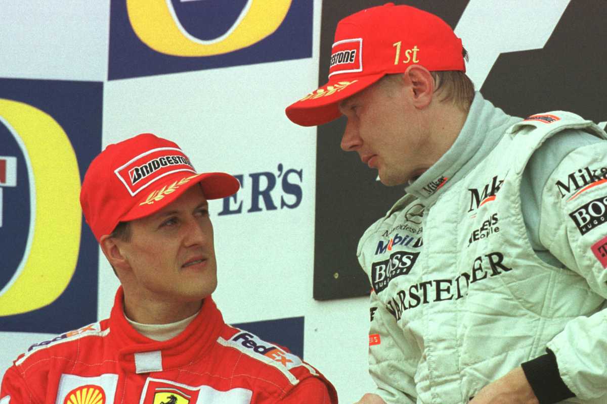 Michael Schumacher e Mika Hakkinen sul podio del Gran Premio di Gran Bretagna 2001