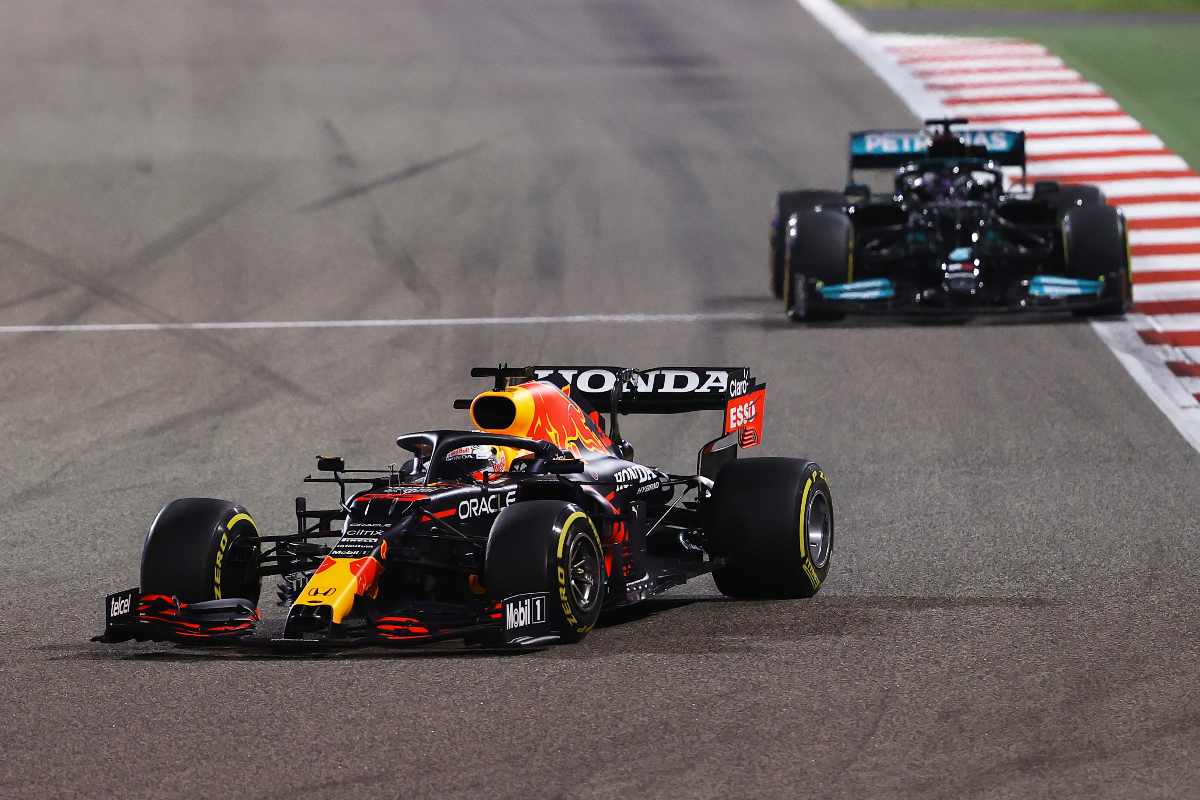 La lotta tra Max Verstappen e Lewis Hamilton nel Gran Premio del Bahrain di F1 2021 a Sakhir