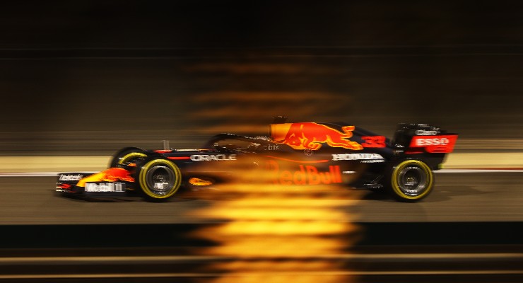 Max Verstappen in pista nelle qualifiche del Gran Premio del Bahrain di F1 2021 a Sakhir