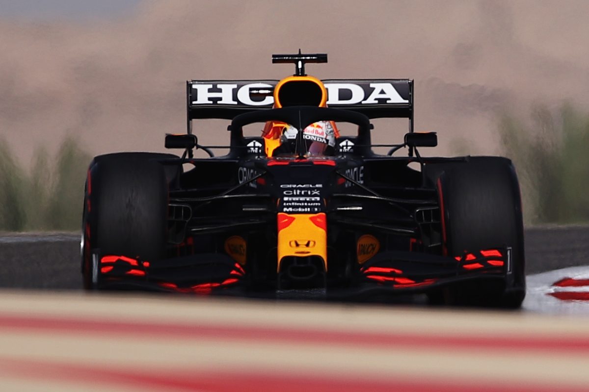 Max Verstappen in pista nelle prove libere del Gran Premio del Bahrain di F1 2021 a Sakhir