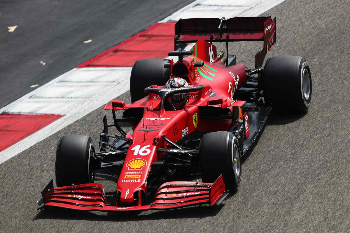 Leclerc con la Ferrari SF21 durante i test in Bahrain (Photo by Joe Portlock/Getty Images)