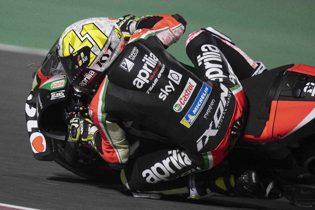 La Aprilia di Aleix Espargarò in pista a Losail